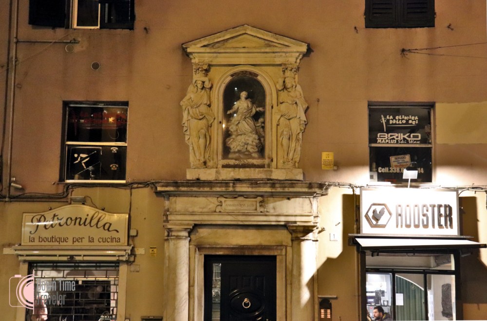 2/3 genoa old town