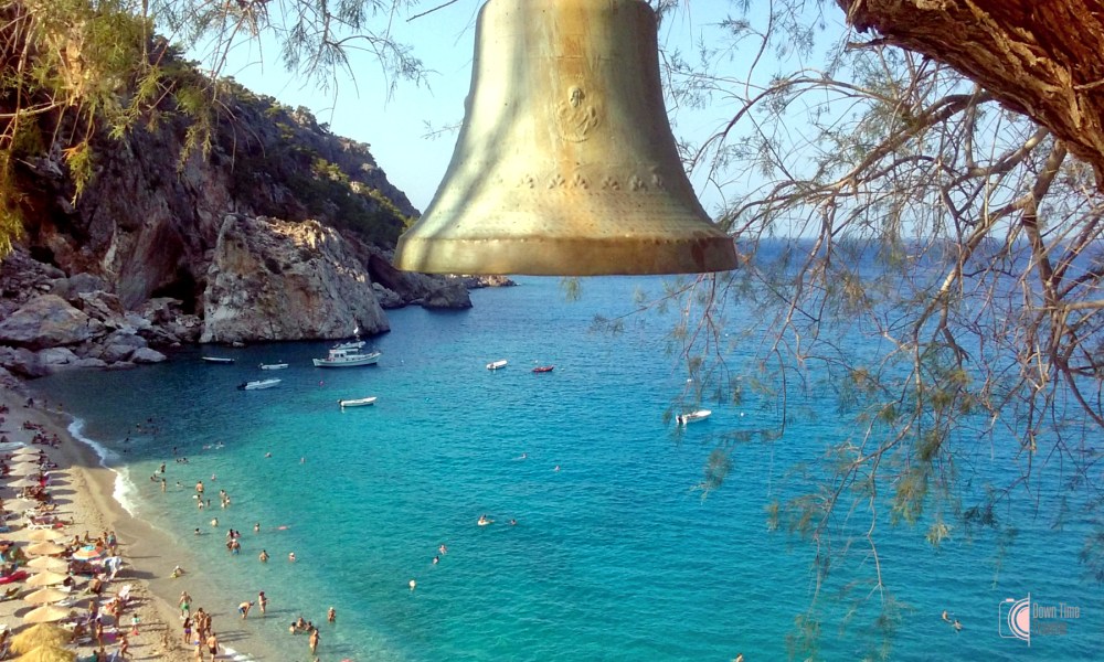 Θέα της παραλίας από την εκκλησία της Κυράς Παναγιάς - Kyra Panagia